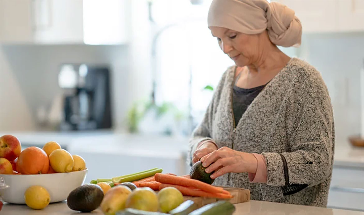 تغذیه افراد تحت شیمی درمانی و نکات رژیم غذایی افراد مبتلا به سرطان